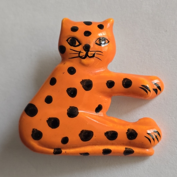Vintage orange cat brooch pin black spots cheetah leopard neon goth halloween - Picture 1 of 7